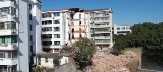 南昌居民楼坍塌：被遗忘的老楼与老人